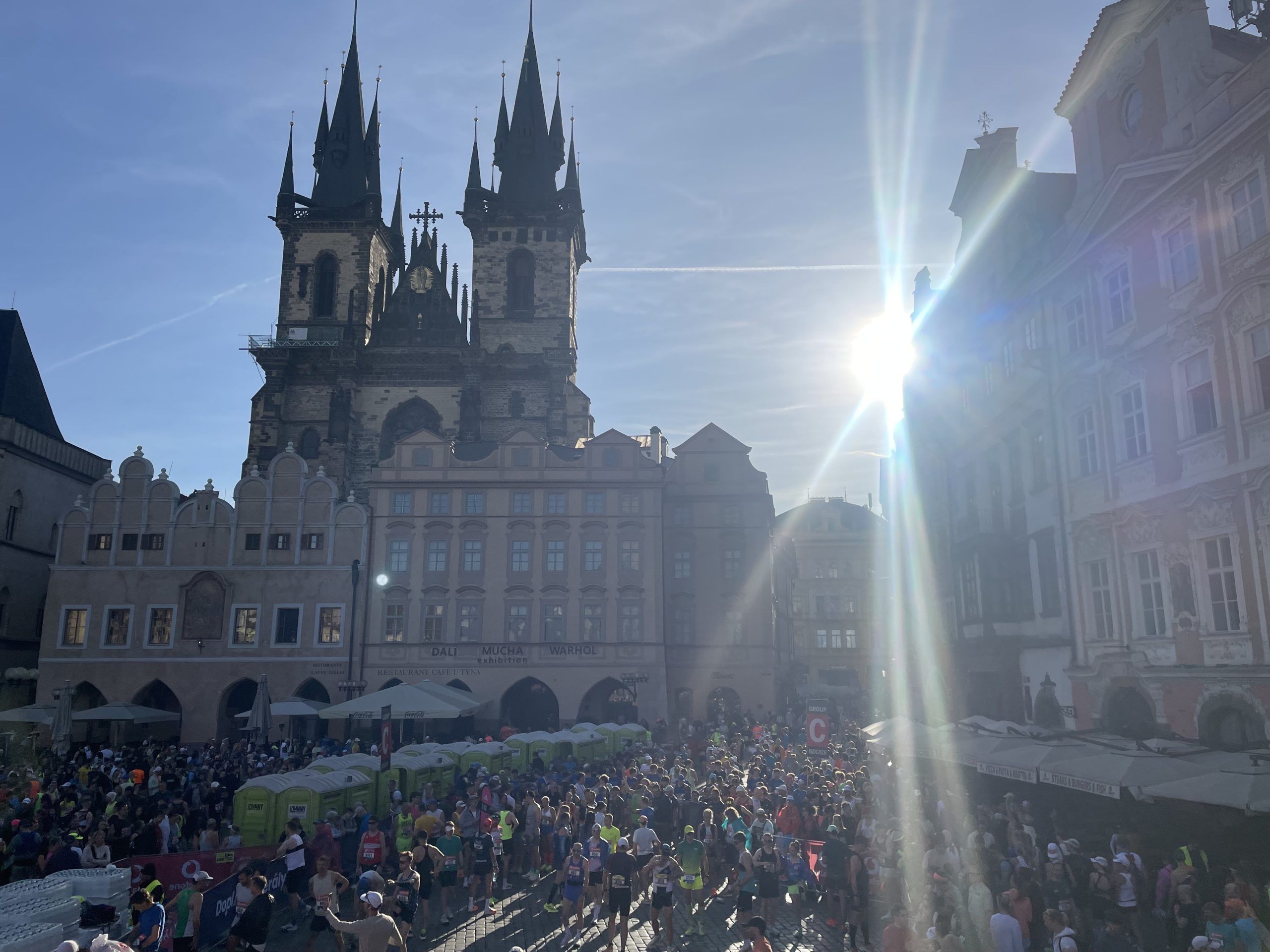 Štafeta SGaGy doběhla na Vodafone Pražském maratonu 12. ze 23 týmů!